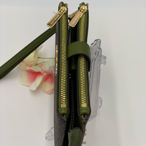 MICHAEL KORS LARGE DOUBLE ZIP WRISTLET EVERGREEN - Picture 9 of 16